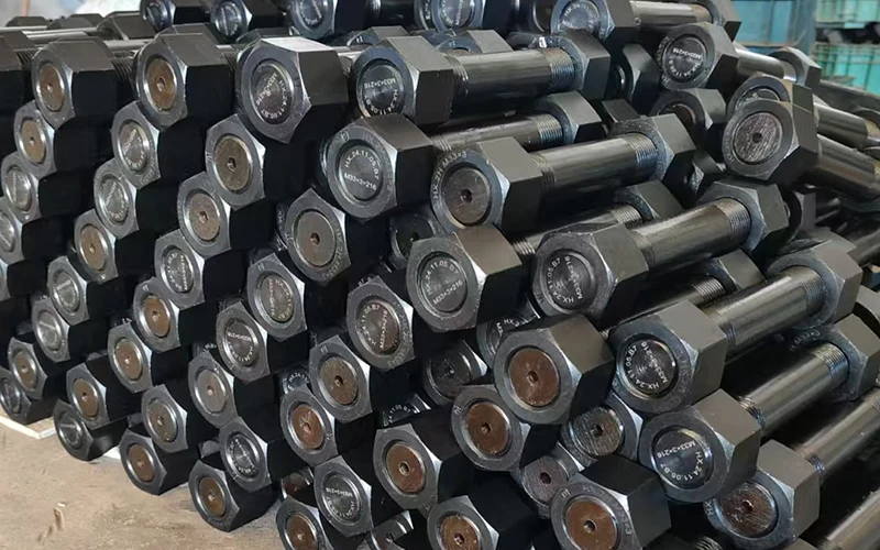 What are the characteristics of heavy-duty hexagonal bolts?